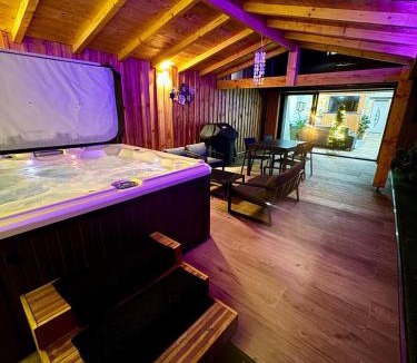 La Celle-sous-Gouzon Villa | La Bulle Médocaine villa élégante avec jaccuzy privé