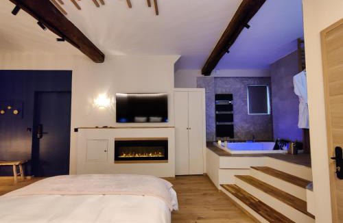 Sacy-le-Grand Apartment | LA BULLE ROMANTIQUE, Suite avec jacuzzi privatif