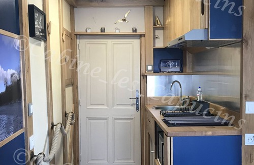 Equemauville Apartment | La Cabine des Capucins - A marine interlude in the heart of town