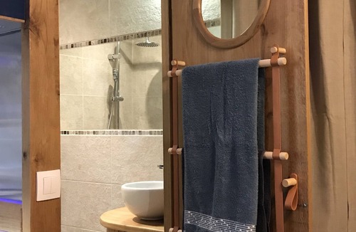 Equemauville Apartment | La Cabine des Capucins - A marine interlude in the heart of town