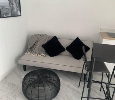 Arras Apartment | La chambre de Flore