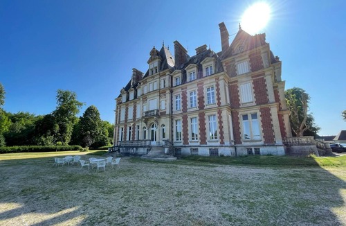 Ocquerre Apartment | La Colombe au Château sleeps 4 (Special offer in August)