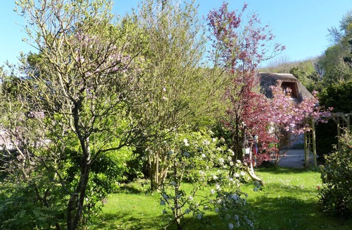 Saint-Jouin-Bruneval Villa | La Flore Marine, Lovely cottage 330 m from the sea and 6 km from Étretat!