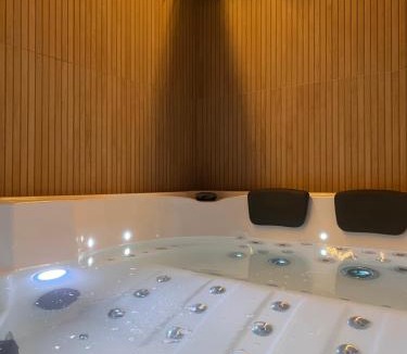 Tourcoing Apartment | La jacuzz’home