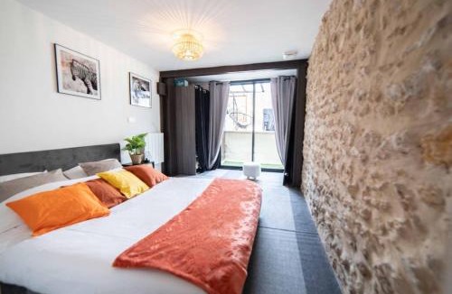 17th Arrondissement Batignolles-Monceau Apartment | La Luna - Élégante Maison de Standing avec extérieur - 25 min de Paris