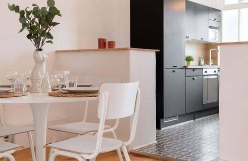 La Madeleine Apartment | La Madeleine-Beautiful bright two bedroom apart