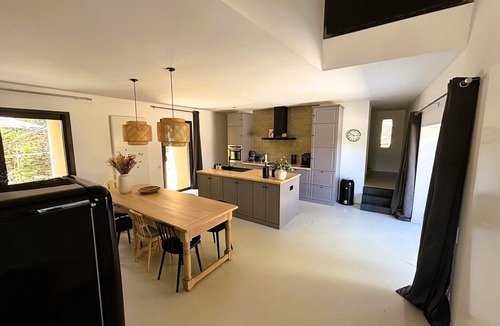 Maconnais Beaujolais Agglomeration Cottage | La Maison des Iris - Atmospheric Stay in Authentic Burgundy Setting
