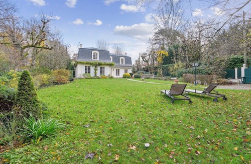 Rueil-Malmaison Villa | La Maison des Rois - With garden and Jacuzzi