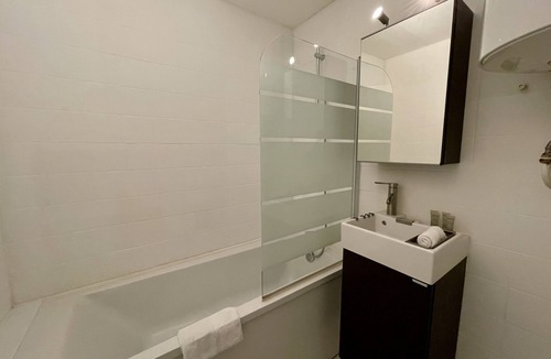 Port Apartment | La Marina-Studio-Ensuite with Bath-Harbour view
