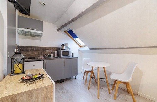 Valenciennes Apartment | La Moana Room ~ Autonomous Arrival ~ 2 people