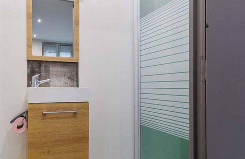 Valenciennes Apartment | La Moana Room ~ Autonomous Arrival ~ 2 people