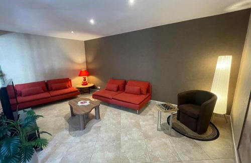 Coulonges-Cohan House | La Nomalina
