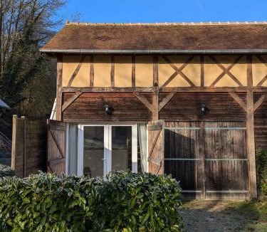 Saint-Aubin-Epinay Apartment | La sellerie - small barn