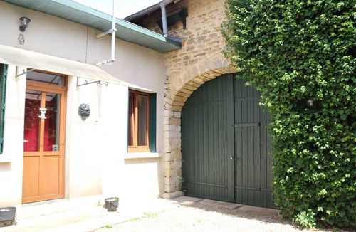 Molamboz House | La Souris Verte family gite and its wooded grounds. Peace and quiet guaranteed!