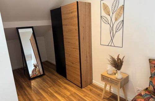 Roubaix Apartment | La suite dorée