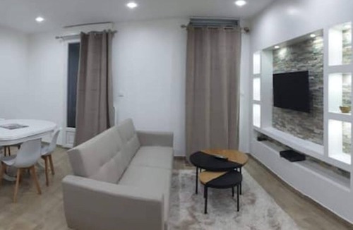 Chalon-sur-Saone Apartment | La Suite Marbella