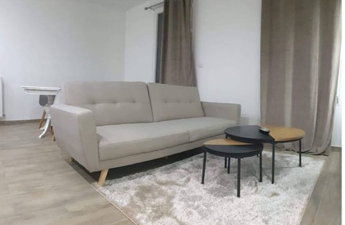 Chalon-sur-Saone Apartment | La Suite Marbella