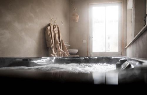 Deulemont House | La Tête Penchée - Maison Duplex 2 Chambres et Jacuzzi