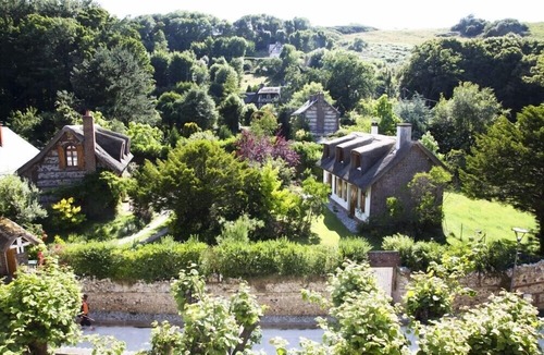 Saint-Jouin-Bruneval Villa | La Villa Flore, Charming thatched cottage 330 m from the sea, 6 km from Étretat!