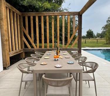 La Lande-Saint-Leger Villa | La villa Saint Léger - 12 personnes Jardin et piscine chauffee