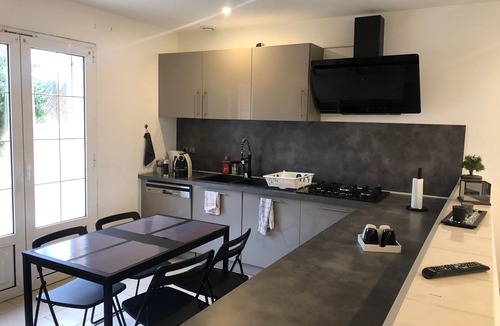 Saint-Aubin-sur-Yonne House | Large 7-bed apartment in recent bungalow