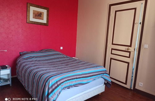 Bois-le-Roi Apartment | Large apartment in small condominium