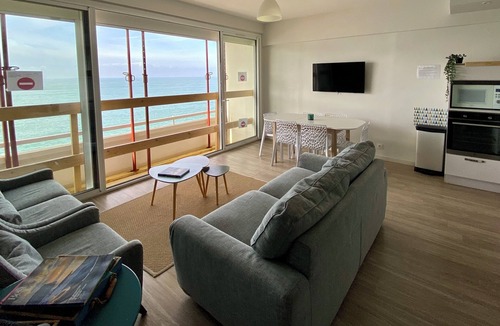 Etretat Apartment | Large apartment with panoramic sea view