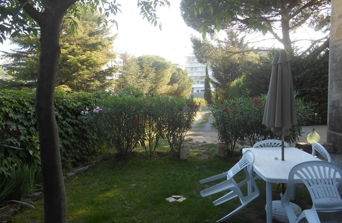 Aiguerelles House | Large charming studio of 45m2 with swimming pool in a wooded park of 5000m2