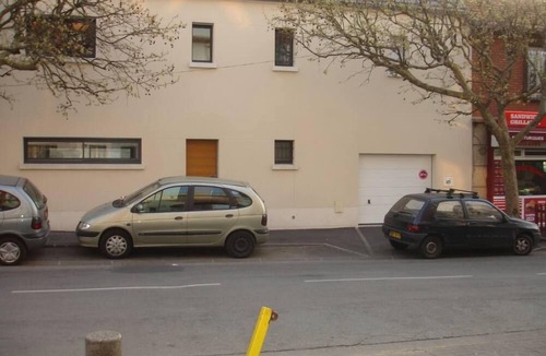 Montreuil House | Large city house with a garden