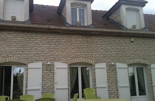 Brazey-en-Plaine Villa | Large gite sleeping 15 to 20 people indoor swimming pool and reception room