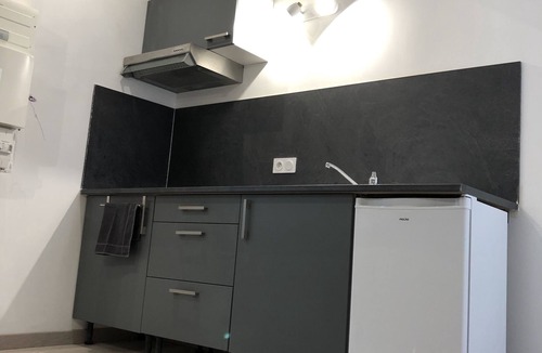 Quartier Saint-Clement - Jardin des Plantes Apartment | Large spacious studio close to all amenities!
