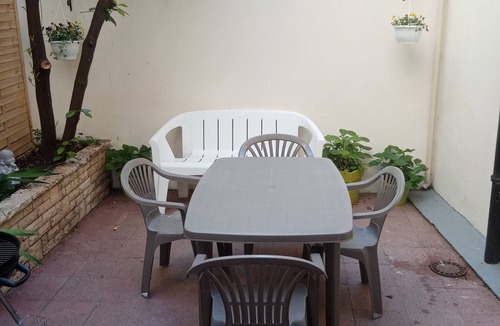 Ville Haute House | large studio at the foot of the cathedral