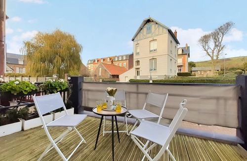 Mers-les-Bains House | Large townhouse from the early 20th century.