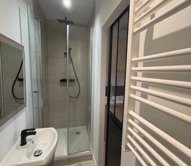 Meaux Apartment | Le 71 - Love Room Cozy - Disney 20min