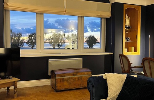 Boulogne-sur-Mer Apartment | Le Baron Bucaille beachfront apartment, 5-minute walk from Nausicca