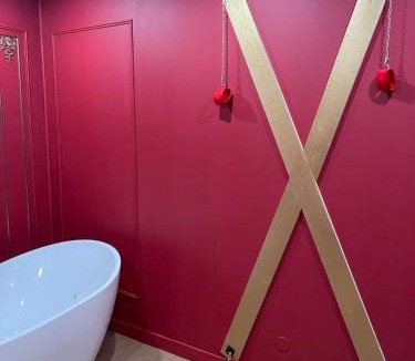 La Ferte-Gaucher House | Le boudoir rouge - Loveroom luxueuse pour couples