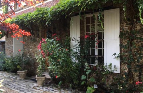 Grosrouvre Bed & Breakfast | Le Cèdre Bleu
