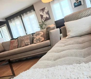 Beauvais Apartment | Le Central - Vue Place Jeanne Hachette
