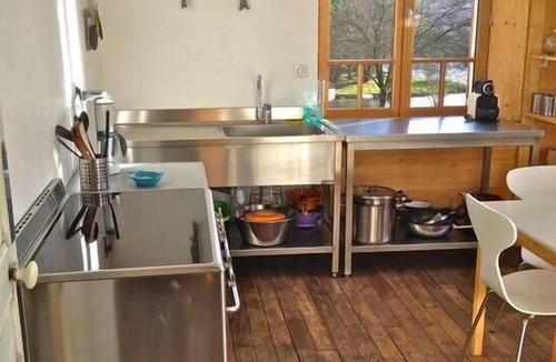 Incheville House | Le Chalet du Pêcheur, a large cottage between sea and water