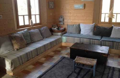 Incheville House | Le Chalet du Pêcheur, a large cottage between sea and water