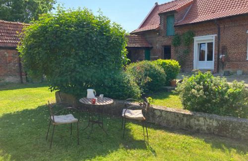 Ecques Apartment | Le chat sur le balai