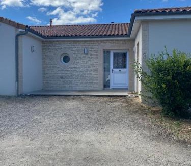 Cisse Apartment | Le Cocon : calme et moderne à 15 min Futuroscope