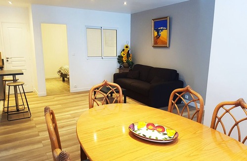 Meaux Apartment | le cocon meldois, In a quiet residential area, in the center of Meaux