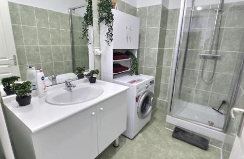 Le Plessis-Belleville Apartment | Le CONTI Proche Roissy - Astérix- Gare