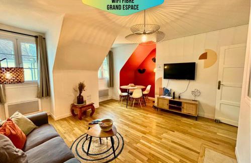 Centre Ville Apartment | Le Corneille - Idéal Pros & Couples - Centre historique - À pied Château 5min-Gare 10min - Au calme - Fibre - Parking du Château gratuit 5min à pied