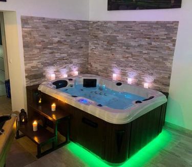 Cuvilly Apartment | Le Cosily jacuzzi et sauna privatif