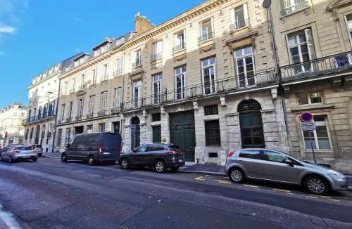 Quartier Vieux Marche-Cathedrale Apartment | le Crown - Studio neuf, hyper-centre