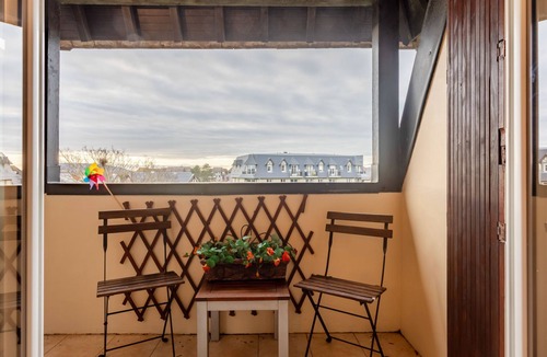 Blonville-sur-Mer Apartment | Le Garden Fleuri by Interhome