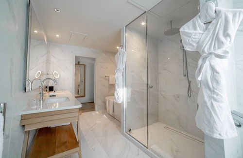 Vineuil-Saint-Firmin Hotel | Le Grand Pavillon Chantilly