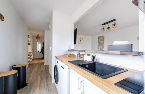 Bailly-Romainvilliers Apartment | Le Mana, 7 people 2 bedrooms 12 min to Disneyland